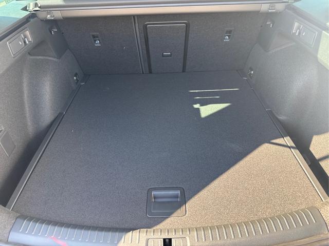 Seat / Leon / Grau / / / NAVI AHK MATRIX ACC SHZ