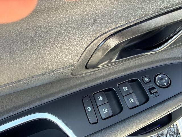 Hyundai / i20 / Wei&szlig; / / / BLACK PACK KLIMAAUTOMATIK NAVI WP