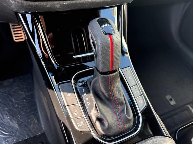 Hyundai / i30 / Schwarz /  /  / DCT N-LINE SHZ NAVI RFK