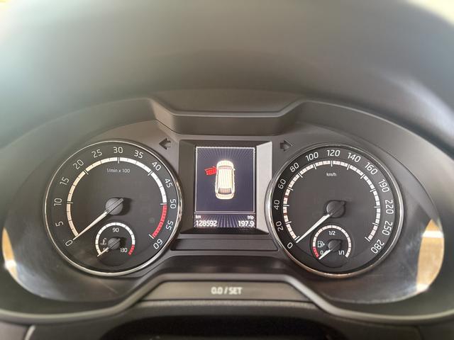 Skoda Octavia RS Combi 2.0 TDI DSG NAVI PANO SHZ XENON 