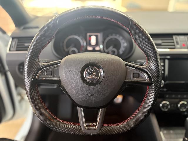 Skoda Octavia RS Combi 2.0 TDI DSG NAVI PANO SHZ XENON 
