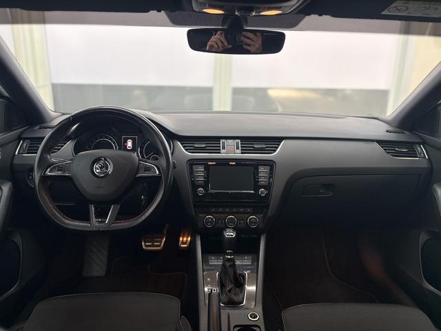 Skoda Octavia RS Combi 2.0 TDI DSG NAVI PANO SHZ XENON 