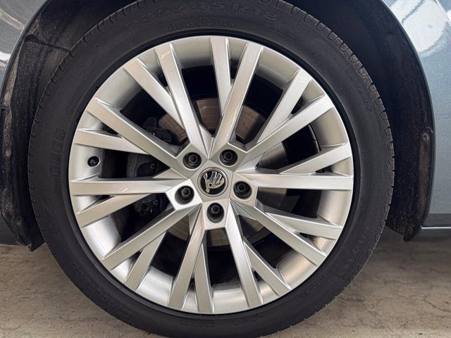 Skoda Superb Combi STYLE DSG NAVI SHZ LED 