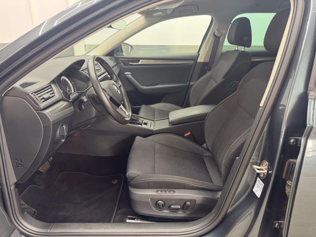 Skoda Superb Combi STYLE DSG NAVI SHZ LED 