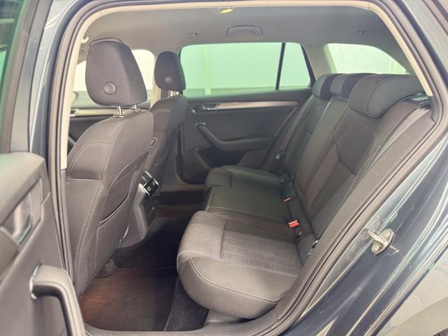 Skoda Superb Combi STYLE DSG NAVI SHZ LED 