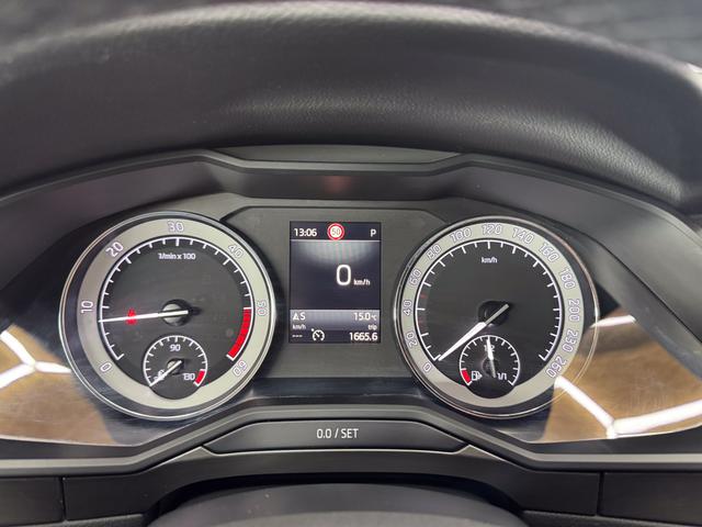 Skoda Superb Combi STYLE DSG NAVI SHZ LED 