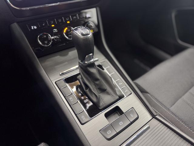 Skoda Superb Combi STYLE DSG NAVI SHZ LED 