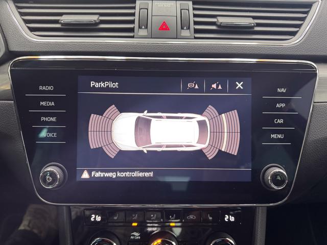 Skoda Superb Combi STYLE DSG NAVI SHZ LED 