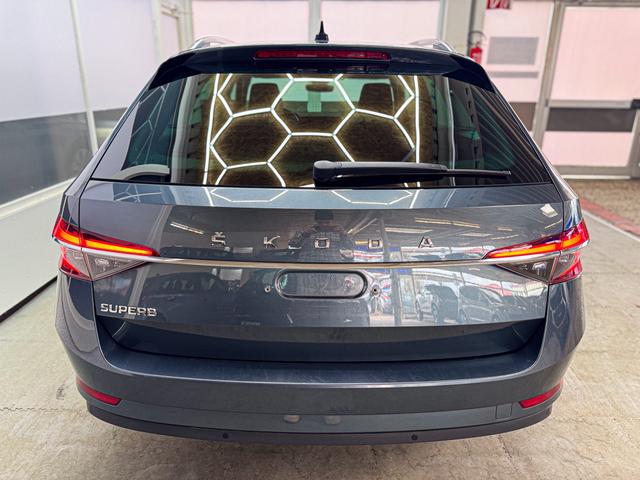 Skoda Superb Combi STYLE DSG NAVI SHZ LED 