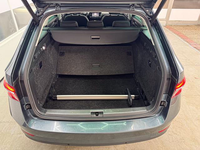 Skoda Superb Combi STYLE DSG NAVI SHZ LED 