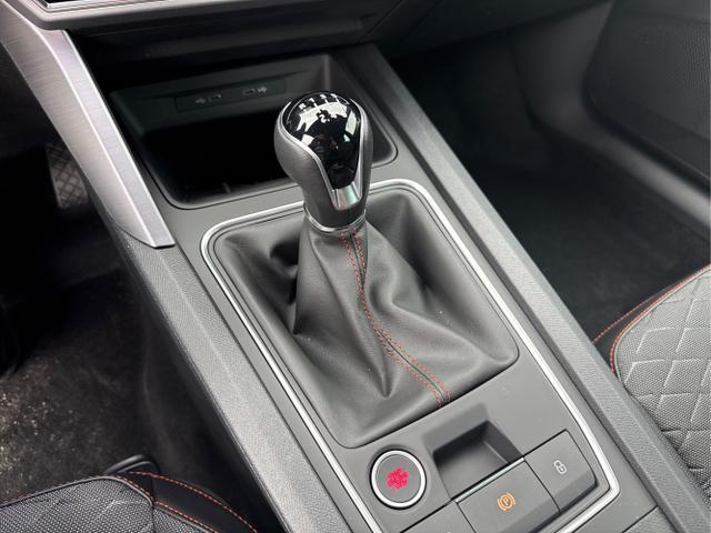 Seat / Leon / Grau / / / MATRIX NAVI AHK KESSY RFK SHZ PDC