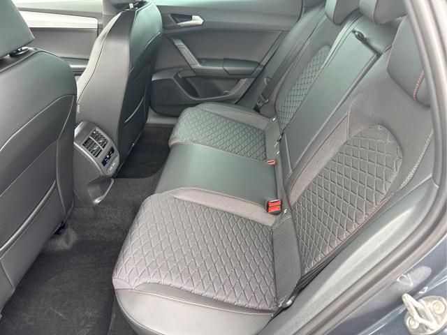 Seat / Leon / Grau / / / MATRIX NAVI AHK KESSY RFK SHZ PDC