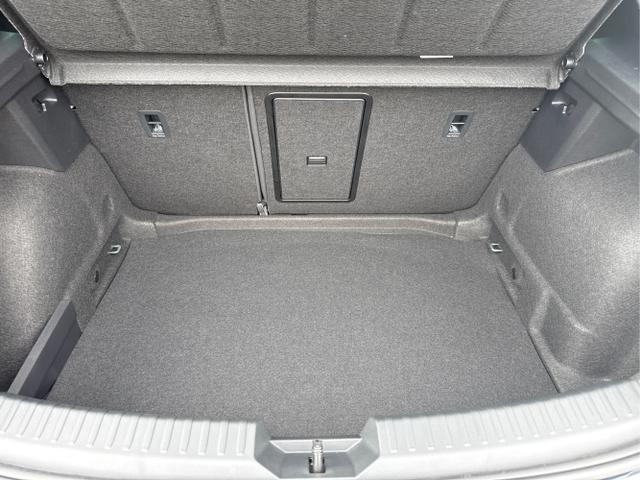 Seat / Leon / Grau / / / MATRIX NAVI AHK KESSY RFK SHZ PDC