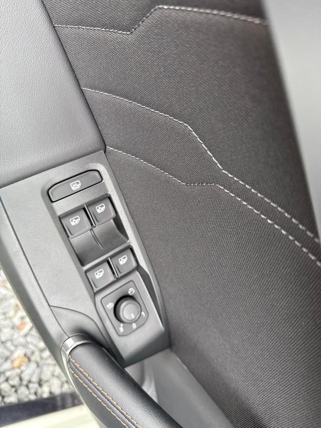 Cupra / Leon / Grau / / / DSG NAVI ACC SHZ KEYLESS 