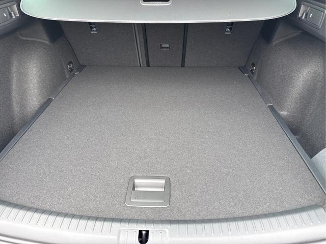 Seat / Leon / Wei&szlig; / / / ACC AHK PDC RFK 