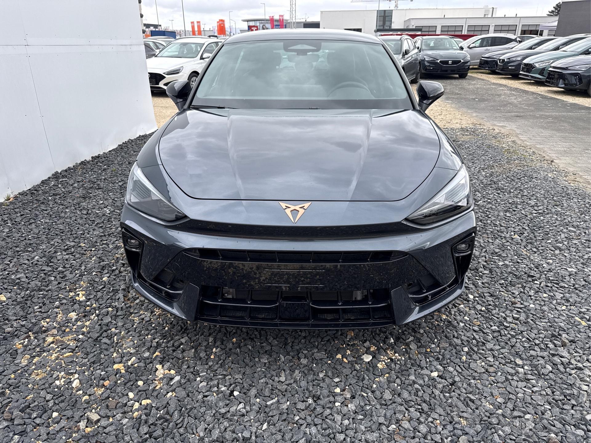 Cupra Leon 1.5 eTSI DSG NAVI ACC SHZ KEYLESS 