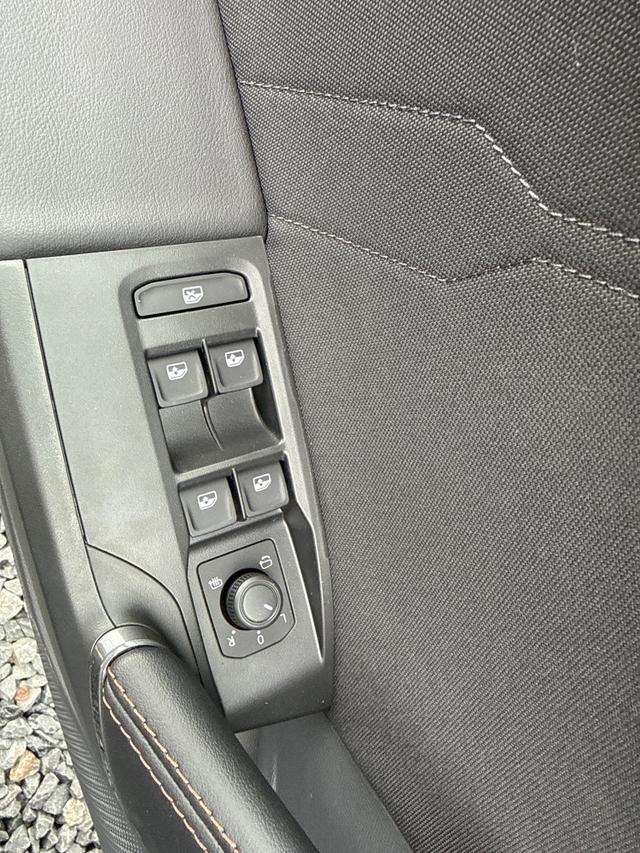 Cupra / Leon / Grau / / / DSG NAVI ACC SHZ KEYLESS 