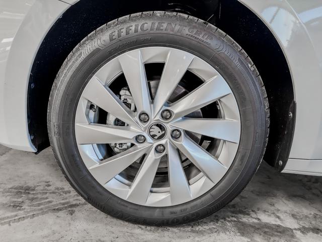 Skoda Octavia Combi Selection ACC NAVI BSD SHZ RFK 