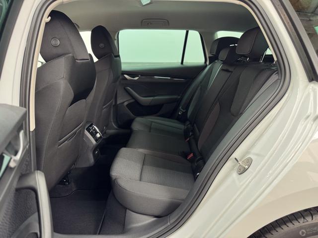 Skoda Octavia Combi Selection DSG ACC NAVI BSD 