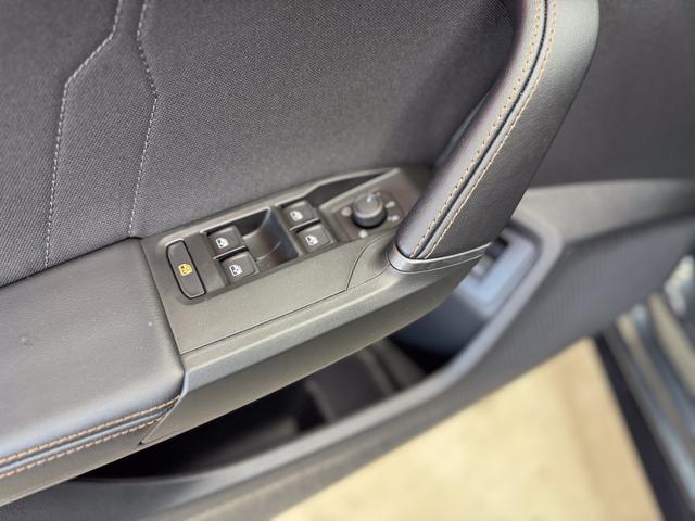 Cupra Leon Sportstourer 1.5 TSI NAVI ACC KEYLESS SHZ RFK 