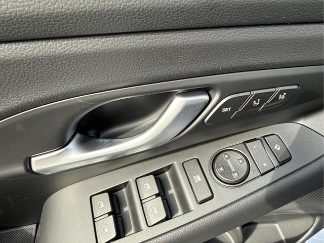 Hyundai / i30 / Grau /  /  / 