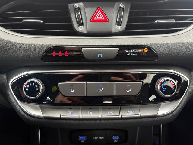 Hyundai i30 Kombi STYLE NAVI WP ALU LED RFK PDC 