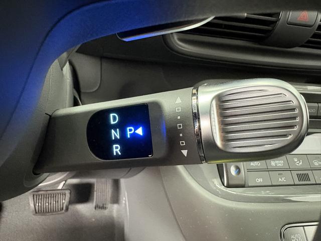 Hyundai Inster STYLE CROSS 49kWh LED SHZ NAVI PDC v+h RFK ACC 