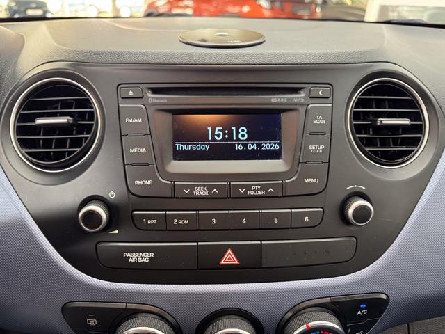 Hyundai i10 1.0 FIFA WORLD CUP EDITION SHZ ALU RADIO KLIMA EL.PAKET 