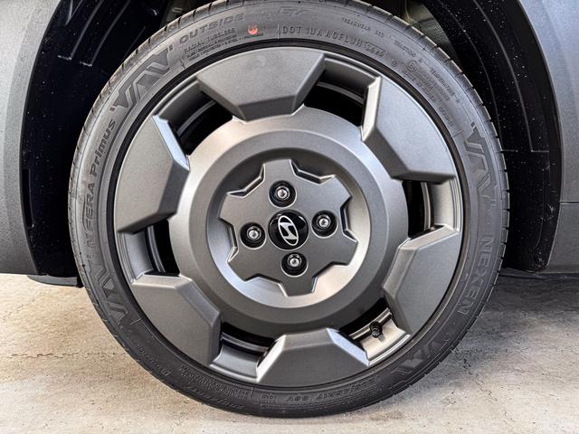 Hyundai Inster IMPRESSION CROSS 49kWh PANO 220V DIG.KEY SHZ 360 BCA ACC NAVI RFK LED 