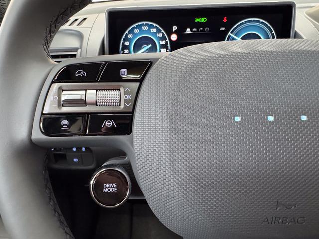 Hyundai Inster IMPRESSION CROSS 49kWh PANO 220V DIG.KEY SHZ 360 BCA ACC NAVI RFK LED 