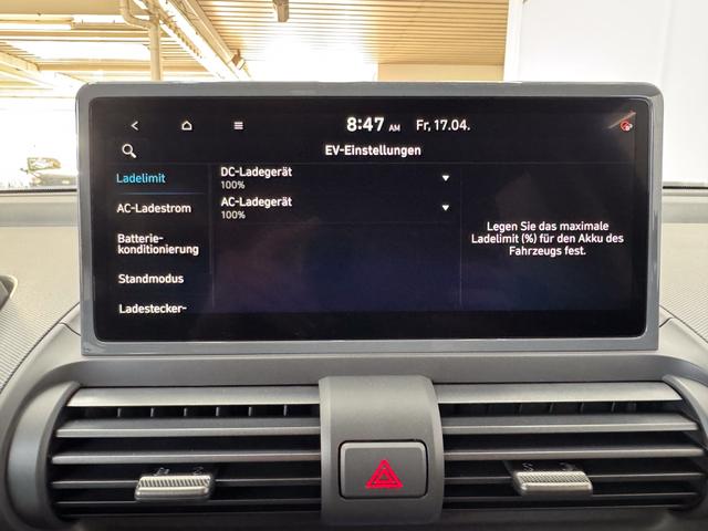 Hyundai Inster IMPRESSION CROSS 49kWh PANO 220V DIG.KEY SHZ 360 BCA ACC NAVI RFK LED 