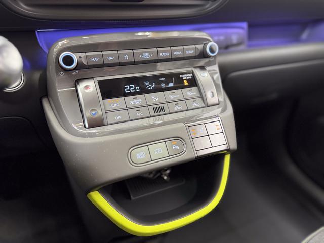 Hyundai Inster IMPRESSION CROSS 49kWh PANO 220V DIG.KEY SHZ 360 BCA ACC NAVI RFK LED 