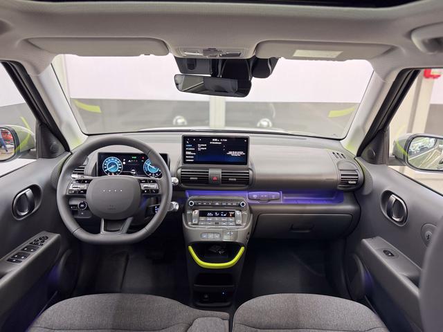 Hyundai Inster IMPRESSION CROSS 49kWh PANO 220V DIG.KEY SHZ 360 BCA ACC NAVI RFK LED 