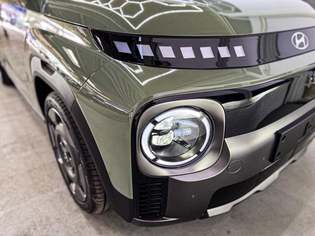 Hyundai Inster IMPRESSION CROSS 49kWh PANO 220V DIG.KEY SHZ 360 BCA ACC NAVI RFK LED 