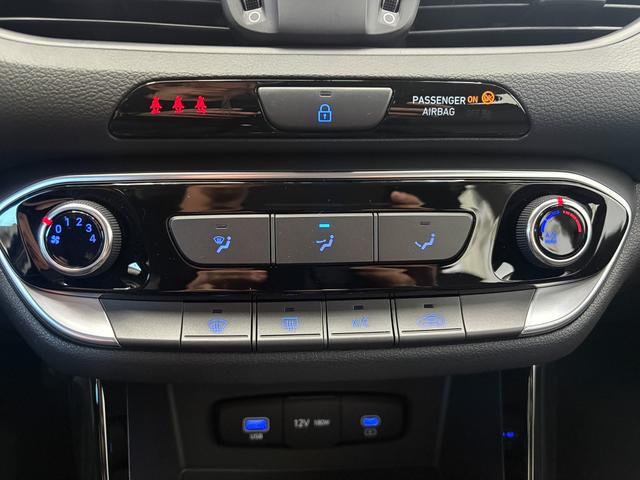 Hyundai i30 Kombi STYLE NAVI WP ALU LED RFK PDC 