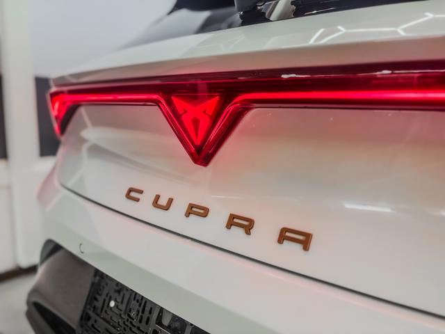 Cupra Leon 1.5 eTSI DSG NAVI MATRIX INTELLIGENT DRIVE KEYLESS SHZ RFK 