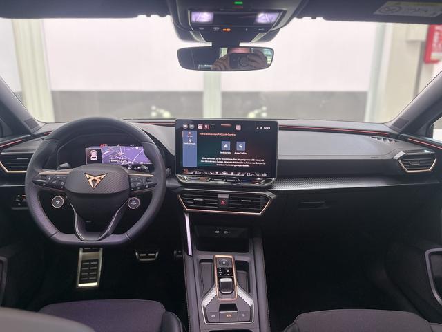 Cupra Leon 1.5 eTSI DSG NAVI MATRIX INTELLIGENT DRIVE KEYLESS SHZ RFK 