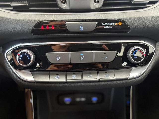 Hyundai i30 STYLE NAVI WP ALU LED RFK PDC 