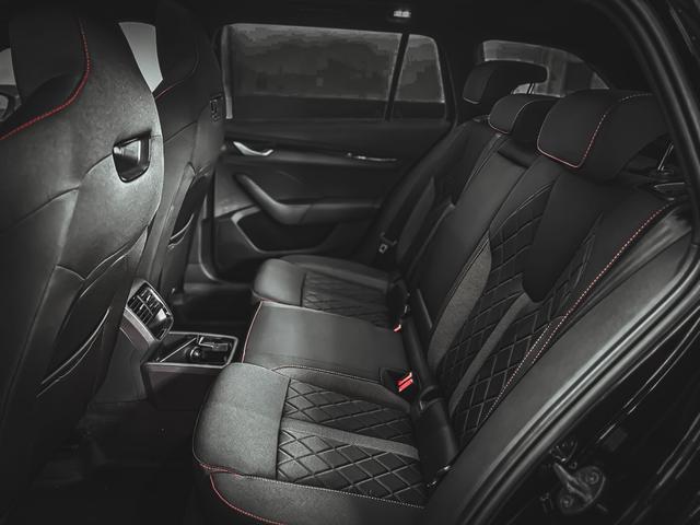 Skoda Octavia RS Combi 2.0 TSI DSG AHK PANO SHZ MATRIX NAVI RFK 