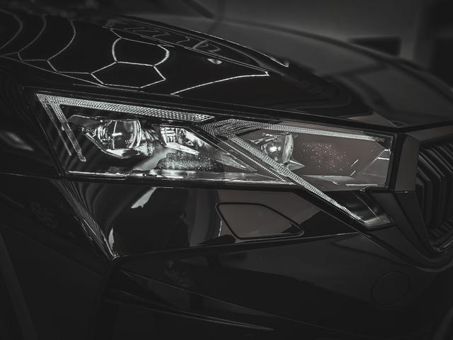 Skoda Octavia RS Combi 2.0 TSI DSG AHK PANO SHZ MATRIX NAVI RFK 