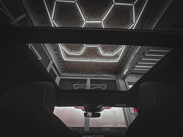 Skoda Octavia RS Combi 2.0 TSI DSG AHK PANO SHZ MATRIX NAVI RFK 