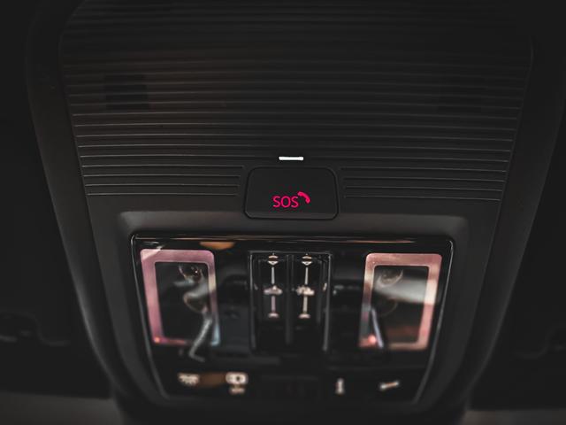 Skoda Octavia RS Combi 2.0 TSI DSG AHK PANO SHZ MATRIX NAVI RFK 