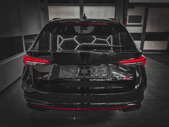 Skoda Octavia RS Combi 2.0 TSI DSG AHK PANO SHZ MATRIX NAVI RFK 