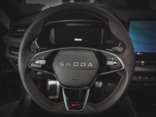 Skoda Octavia RS Combi 2.0 TSI DSG AHK PANO SHZ MATRIX NAVI RFK 