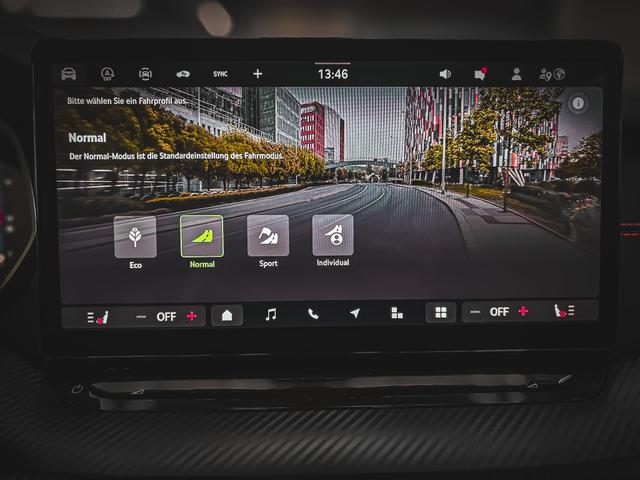Skoda Octavia RS Combi 2.0 TSI DSG AHK PANO SHZ MATRIX NAVI RFK 