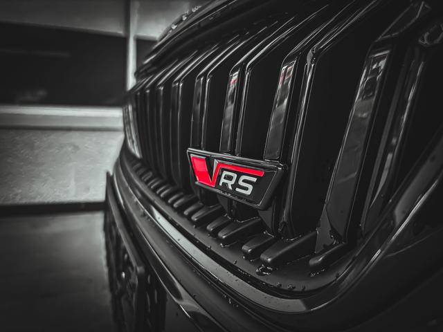 Skoda Octavia RS Combi 2.0 TSI DSG AHK PANO SHZ MATRIX NAVI RFK 