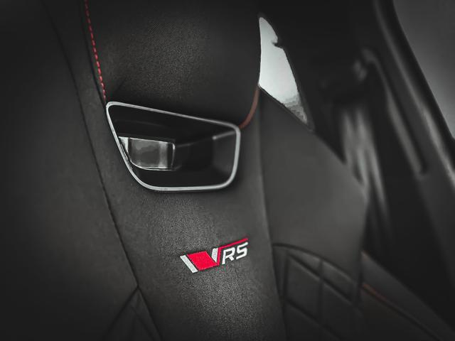 Skoda Octavia RS Combi 2.0 TSI DSG AHK PANO SHZ MATRIX NAVI RFK 