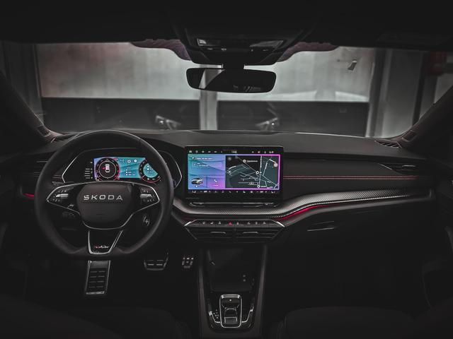 Skoda Octavia RS Combi 2.0 TSI DSG AHK PANO SHZ MATRIX NAVI RFK 