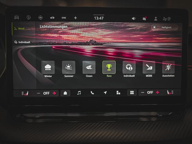 Skoda Octavia RS Combi 2.0 TSI DSG AHK PANO SHZ MATRIX NAVI RFK 