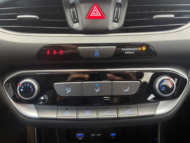 Hyundai i30 STYLE DCT NAVI WP ALU LED RFK PDC 